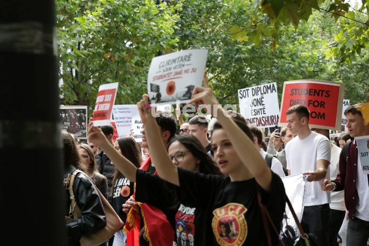 Bizim Özgürlüğümüz İçin Savaştılar