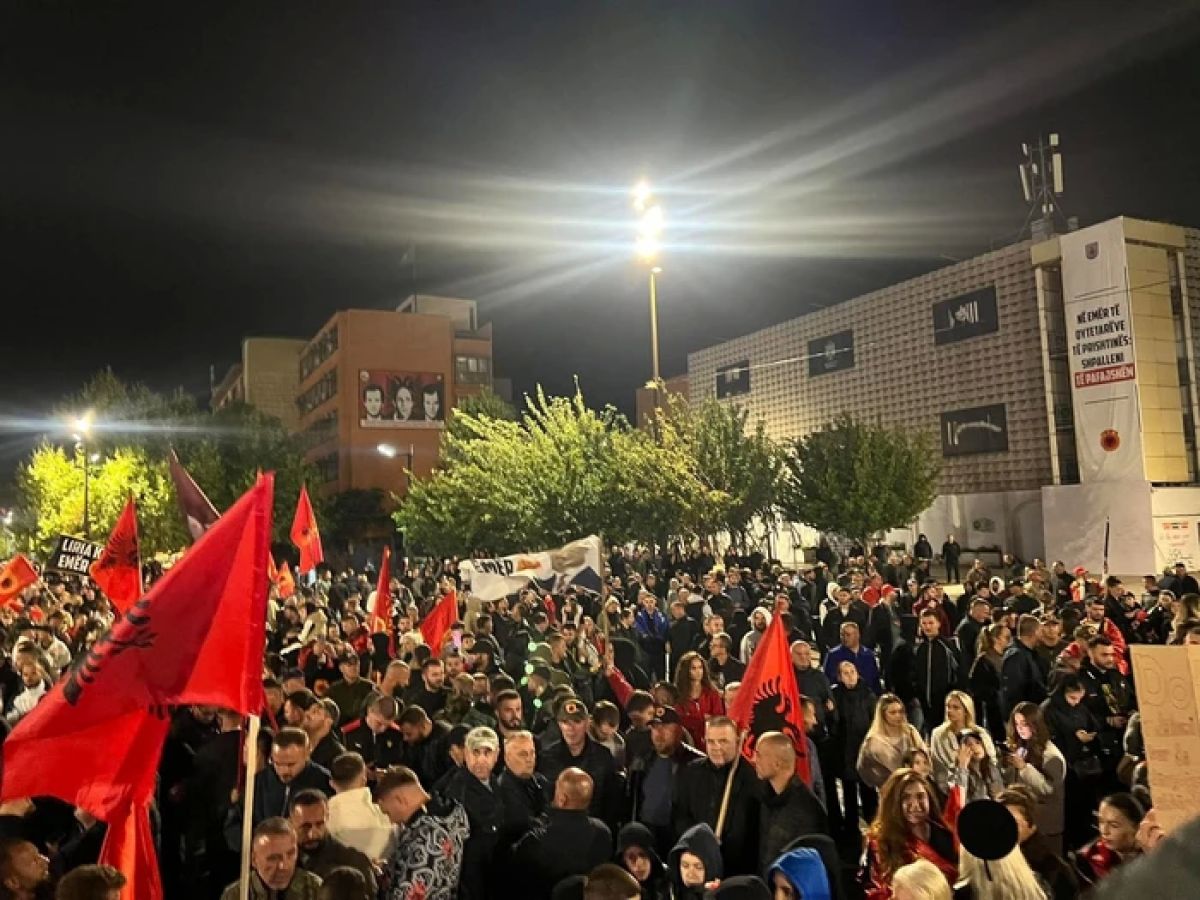 Binlerce Vatandaş Yine Meydandaydı