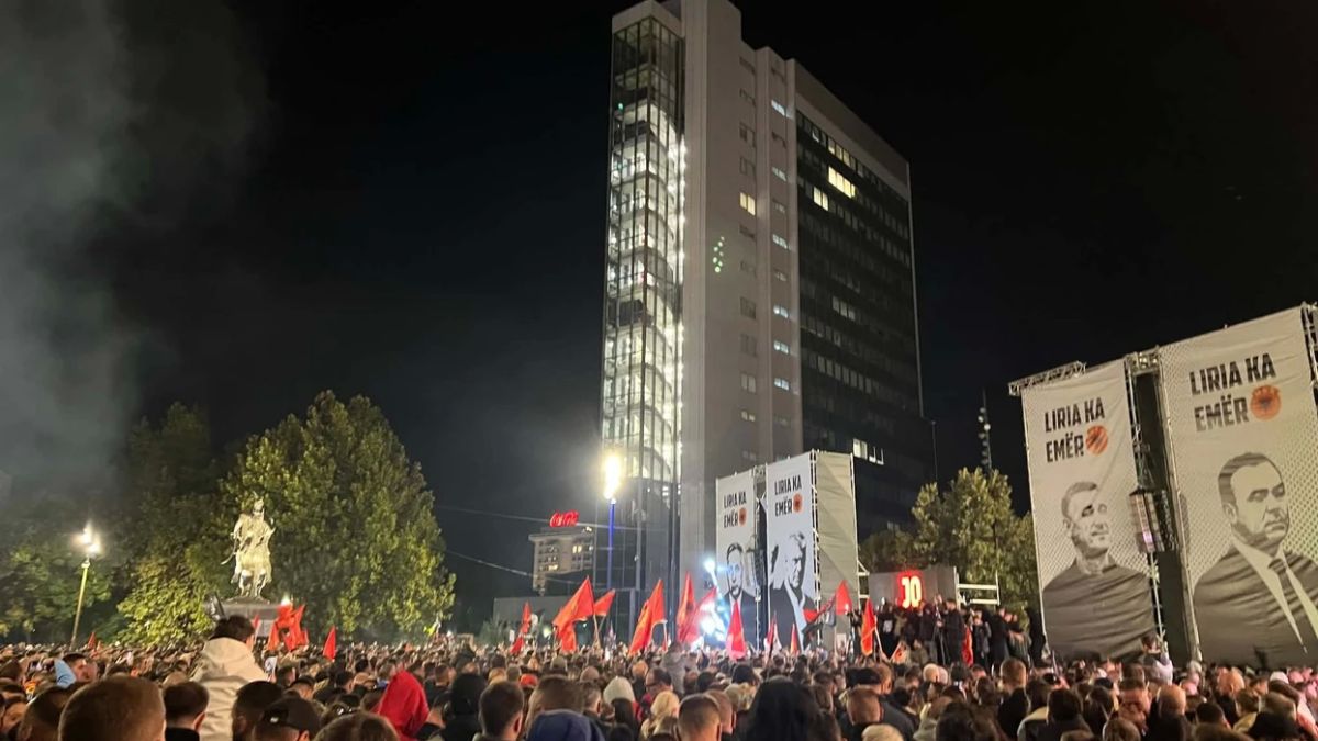 Priştine'de Özel Mahkeme Kararına Karşı 13. Protesto