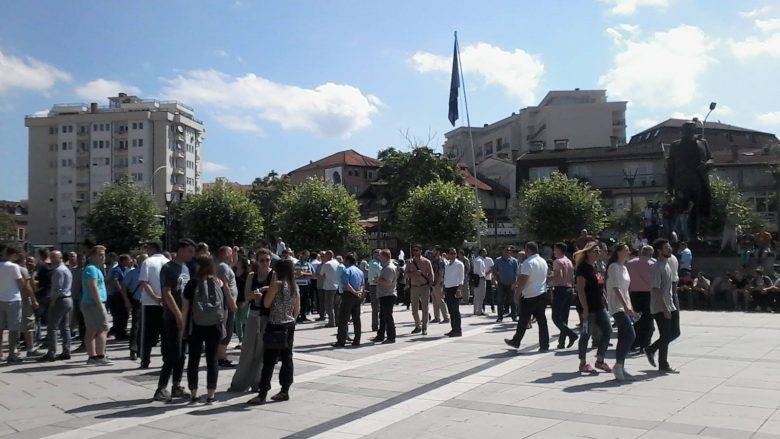 VV Aktifistleri Meclis Önünde
