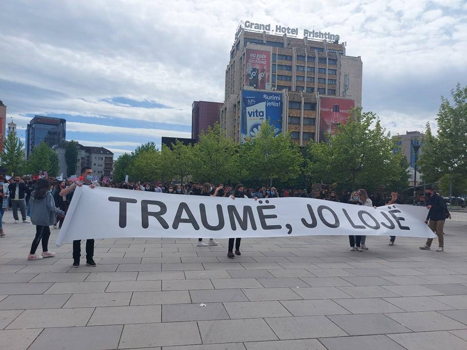 Priştine’nin Lise Öğrencilerinden Protesto Yürüyüşü