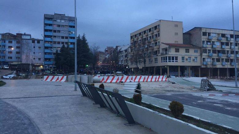 Sırp Protestocular İbre Köprüden Uzaklaştırıldı