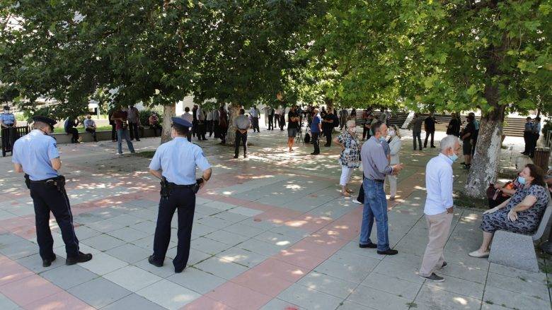 Hükümet Binası Önünde Protesto