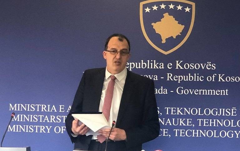 Pupovci, Derslerin 3 Ekim'de Başlayacağı İnancında