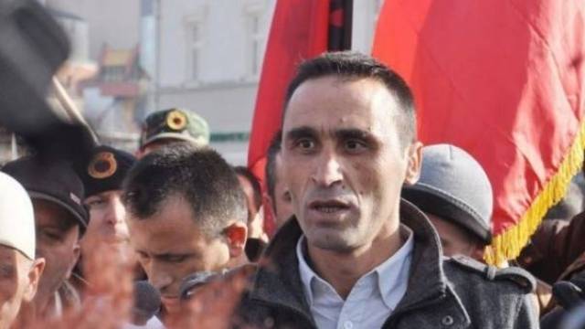 Qeriqi: Protesto Patlak Verirse, Terkederim