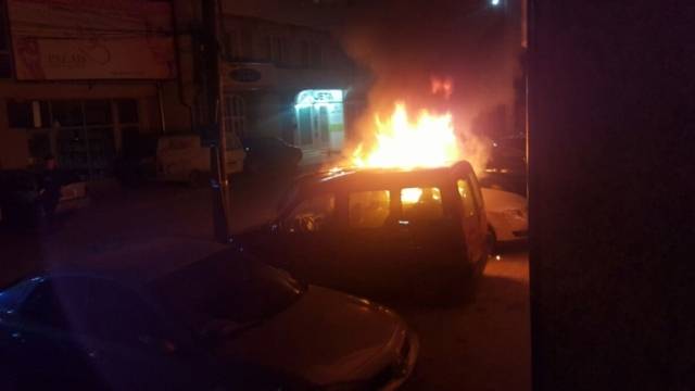 Hükümet,  Bakan Krasniqi'nin Özel Aracının Kundaklanmasını Kınadı