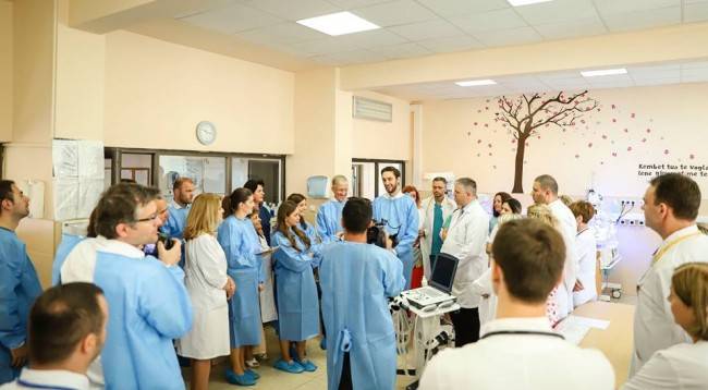 İsmaili, Çocuk Kliniğine Destek Vaadinde Bulundu