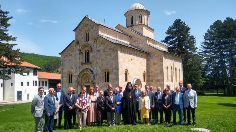 QUINT Büyükelçileri, Deçan Manastırı’nı Ziyaret Etti