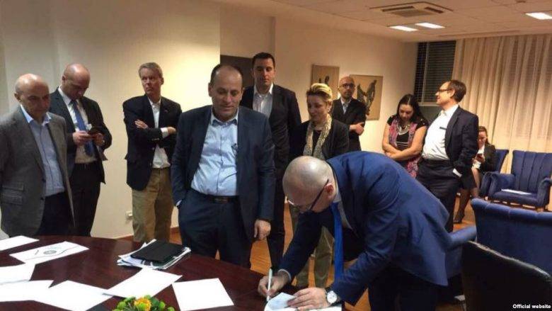 Rakiç: Salı Günü Yayalar Bölgesinde Betondan Yeni Yapı İnşa Edilecek