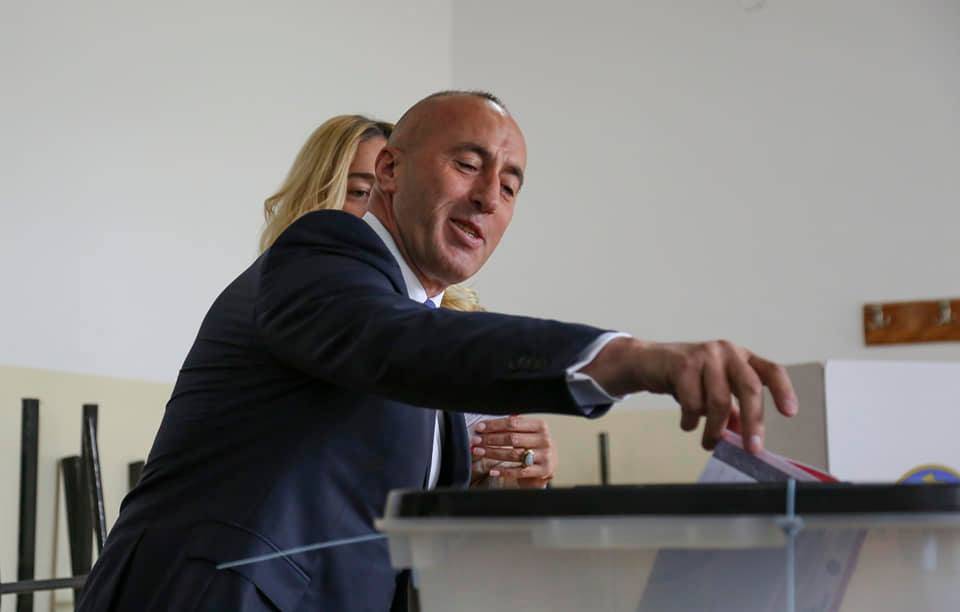 Siyasiler  Öğrencilere Başarılar Diledi