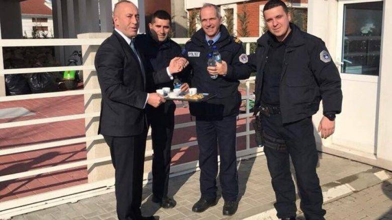 Haradinaj Güne Polislere Kahve İkram Etmekle Başladı