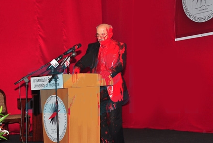 Rektör Rugova Tedavi için Almanya'ya Gitti