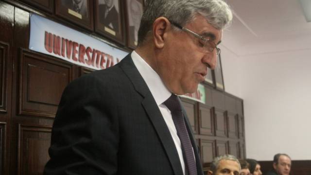 Rektör Zejnullahu Görev Başında