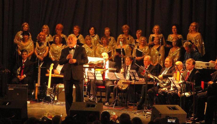 Reşit İsmet Sanatla 50 Yılını Dev Bir Konserle Kutladı