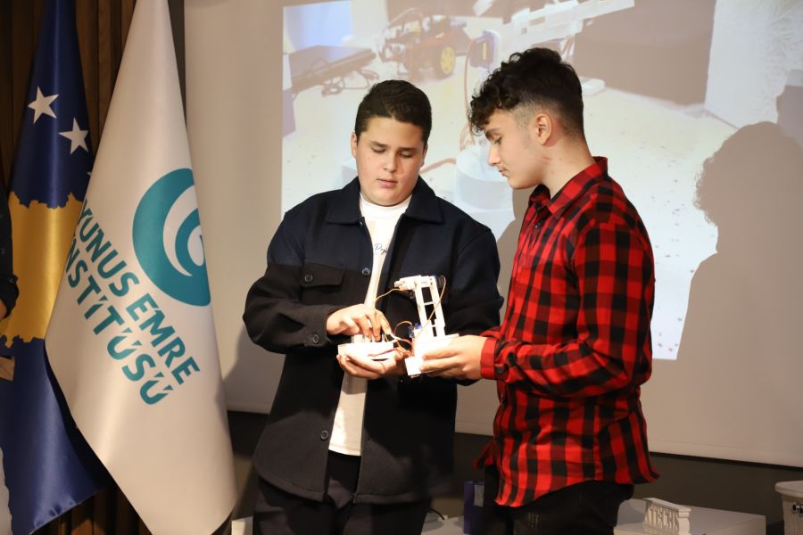 Prizren Yunus Emre Enstitüsü’nde II. Robotik ve Yazılım Kursu Tamamlandı