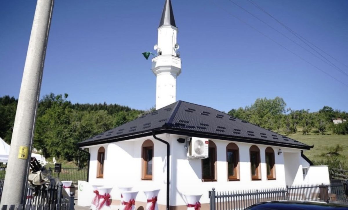 Karadağ’ın Rožaje şehrinde 41. cami ibadete açıldı