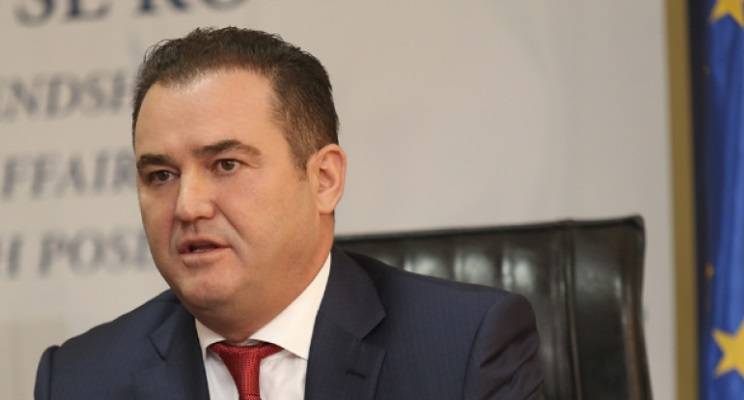 Bakan Sefaj Görevine Devam Etmezse AKR Koalisyondan Çekilecek