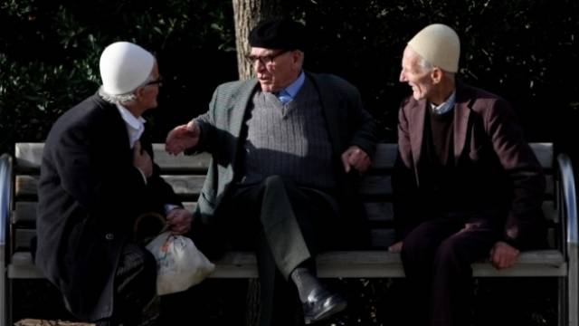 Emekli Maaşları 100 Avro'ya Çıkıyor