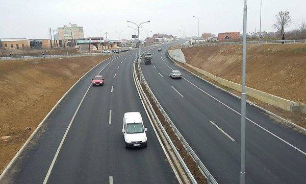 Yoğun Yağmur ve Daha Hafiftern Yağan Kar, Yollarda Ulaşımı Engellemiyor