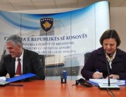 EULEX İçişleri Bakanlığına Son Sivil Kayıt Defterlerini Teslim Etti