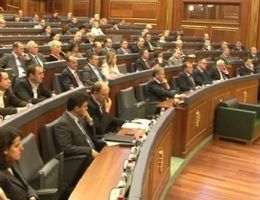 Siyasi Liderler Meclisin Feshi Konusunda Uzlaştı