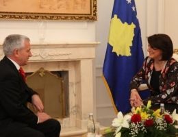 Jahjaga, Arnavutluk Büyükelçisini Kabul Etti