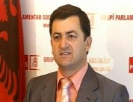 Arnavutluk Sağlık Bakanı Tavo Kosova'da