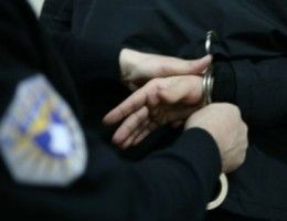 Kosova Polisi İki Sağlık Yetkilisini Tutukladı