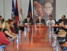 LDK: Thaçi Kampanya İçin Çocukları Kullanıyor