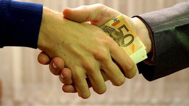 Bir Karadağ ve Bir Arnavut Vatandaşı Rüşvet Vermekten Tutuklandı