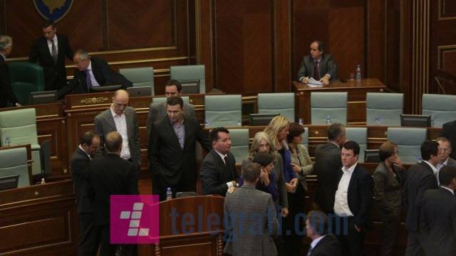 Oturuma 30 Dakikalık Ara Verildi,  Veseli Parlamento Gurupları Şeflerini Topladı