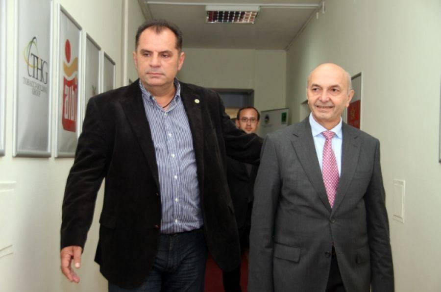 Mustafa: İş Yapmak İçin Ortam Elverişli