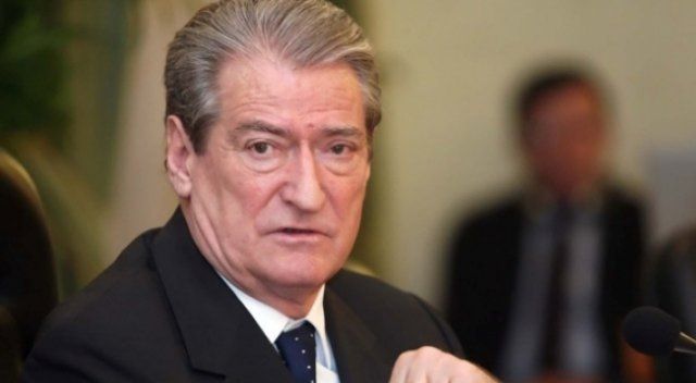 Arnavutluk Hükümeti: Kosovalılara Arnavutluk Pasaportu Verilmeyecek