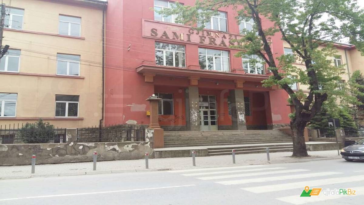 Priştine “Sami Frasheri” Lisesinde 10. Sınıfa Kayıtlar Başladı