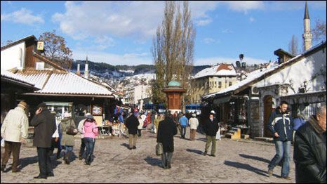 Sarayova Zirvesinde Kosova ve Sırbistan Yetkilileri İlk Kez Aynı Masada