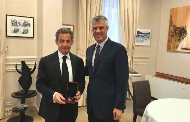 Thaçi, Sarkozy’yi Cumhurbaşkanlığı Madalyası ile Takdir Etti