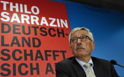 Irkçı Alman Siyasetçi Sarrazin'e Tepkiler Artıyor