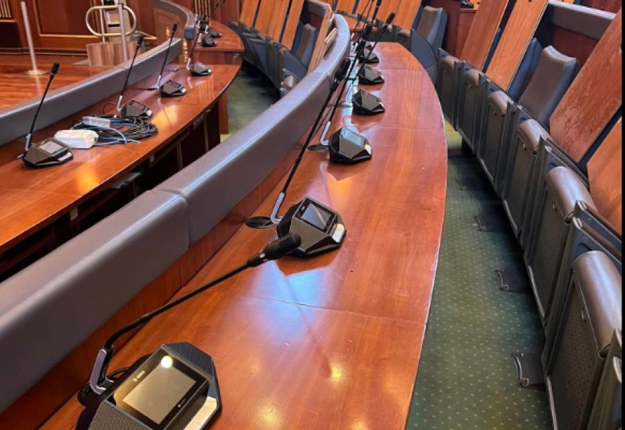 Meclis’e Yeni Elektronik Cihazlar Takıldı