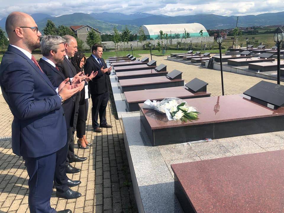 KDTP Yönetimi Şehitleri Dualarla Andı