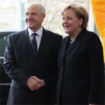 Merkel: Statü Konusu Her Zaman İçin Çözülmüştür