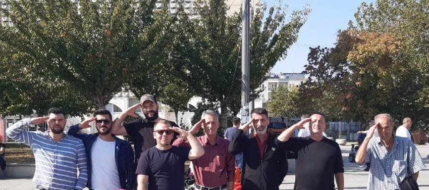 Protestoculara Asker Selamı İle Yanıt Verildi