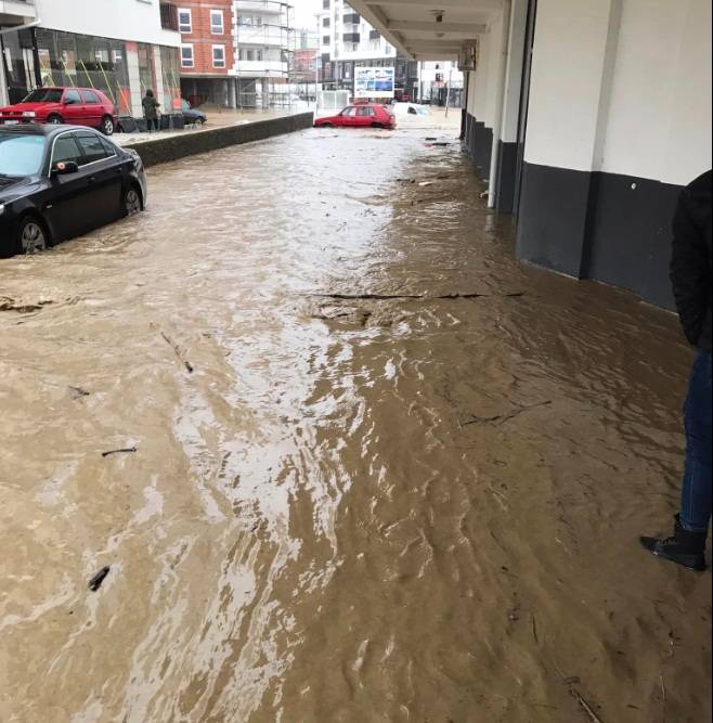 Kosova'nın Bazı Belediyelerinde Seller, Yetkililerden Dikkat Çağrısı