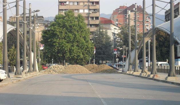 Sırplar İbre Köprüsünü Kapattır