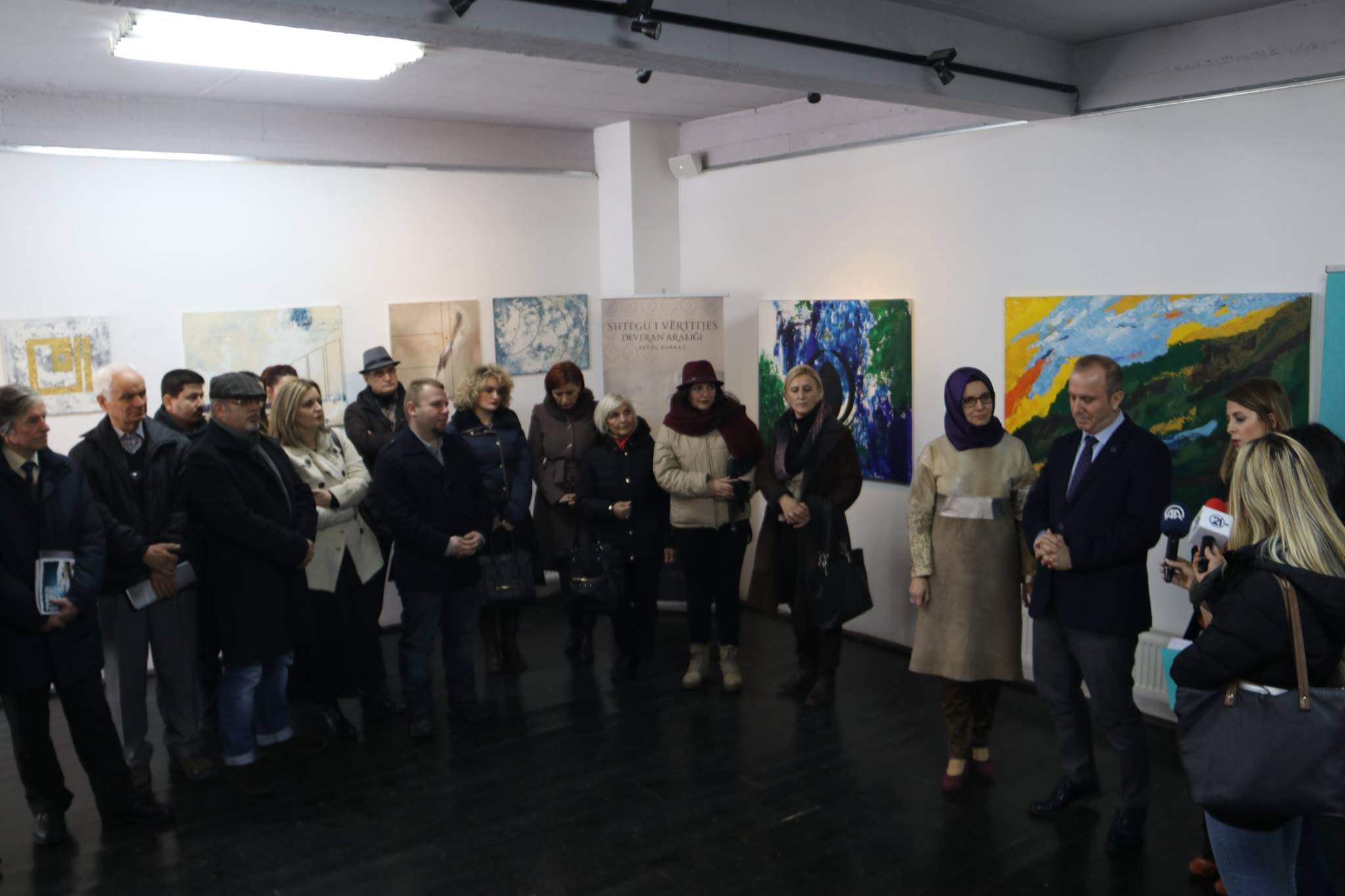 Türkiyeli Ressam Betül Burnaz'ın Priştine'de Sergisi  Açıldı