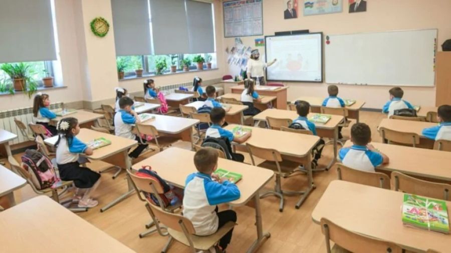 Azerbaycan, Rusça'yı okullardan çıkartıyor