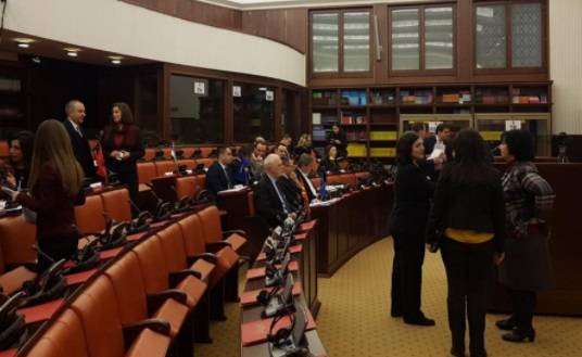 Sırplar, Makedonya Meclisinde Kosova Bayrağının Kaldırılmasını İstedi