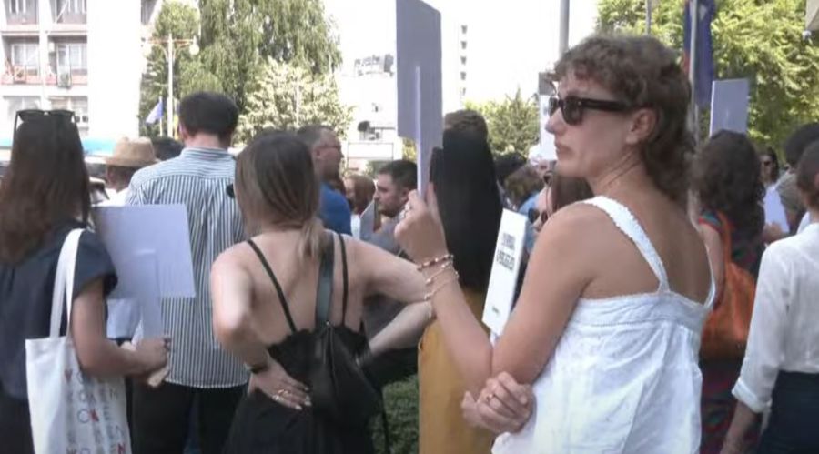 Sivil Toplum Kuruluşlarından Kosova Meclisi Önünde Sembolik Protesto