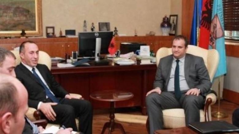 Vetëvendosje Priştine'de AAK İle Koalisyonda