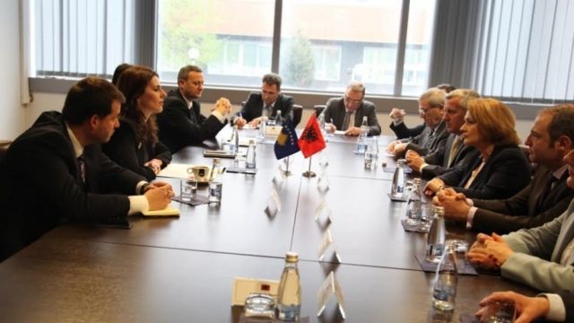 Arnavutluk Kosova'nın Avro-Atlantik Entegrasyonunda Yardım Sunmaya Hazır