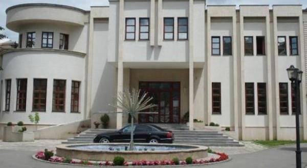 Prizren'de Eğitim Müdürü ve Yetkilileri Yerine Geçici Atama
